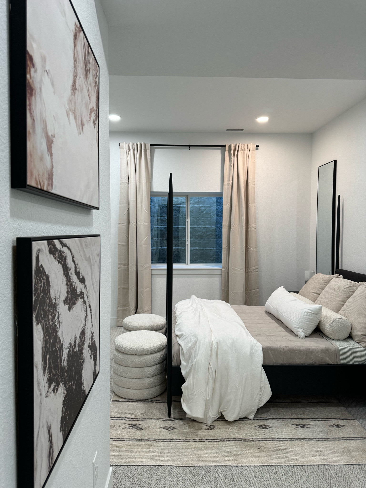 Bedroom 
Bedding 
Modern 
Home decor 

#LTKstyletip #LTKover40 #LTKhome