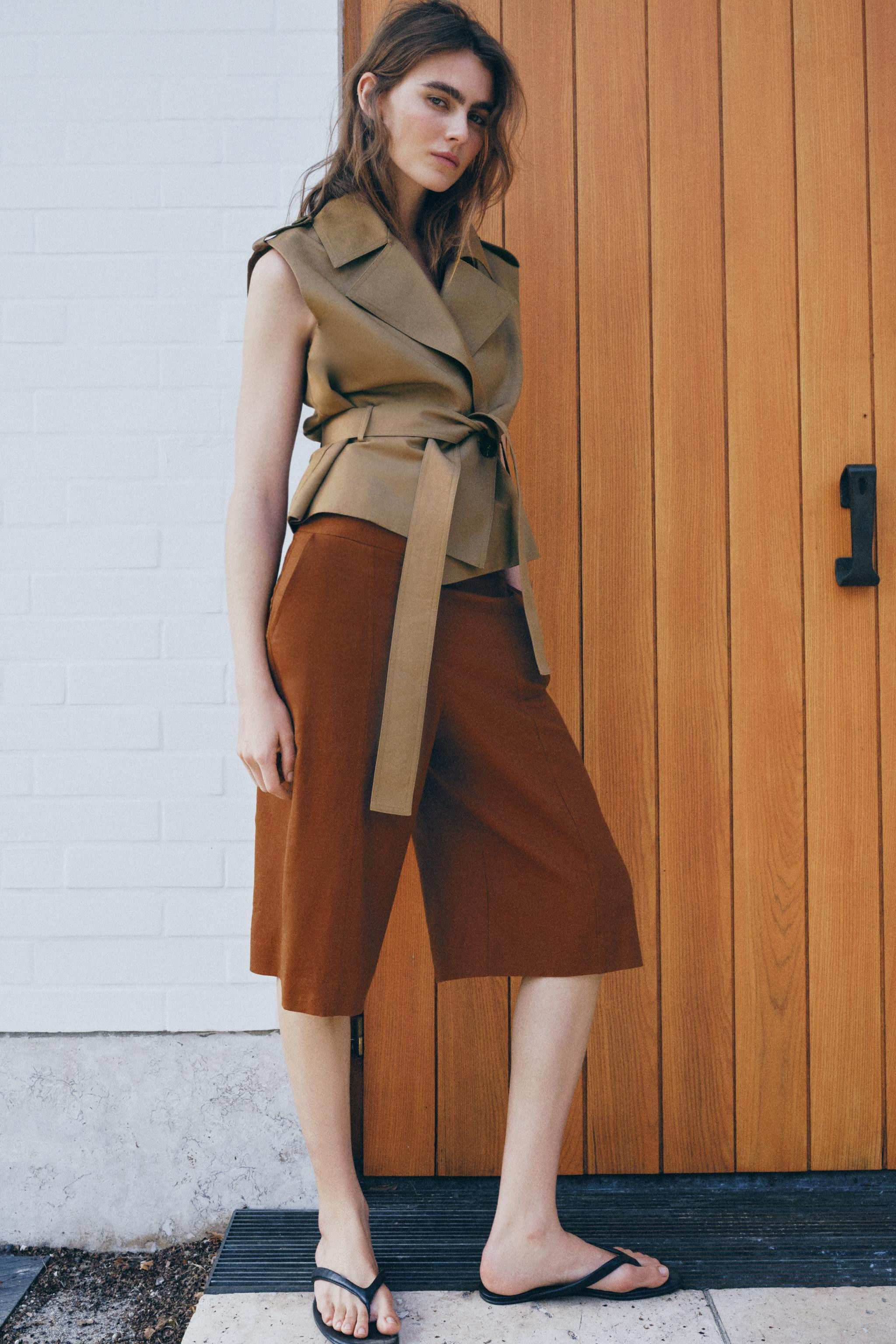 DOUBLE-BREASTED BELTED SHOULDER PAD VEST | Zara US