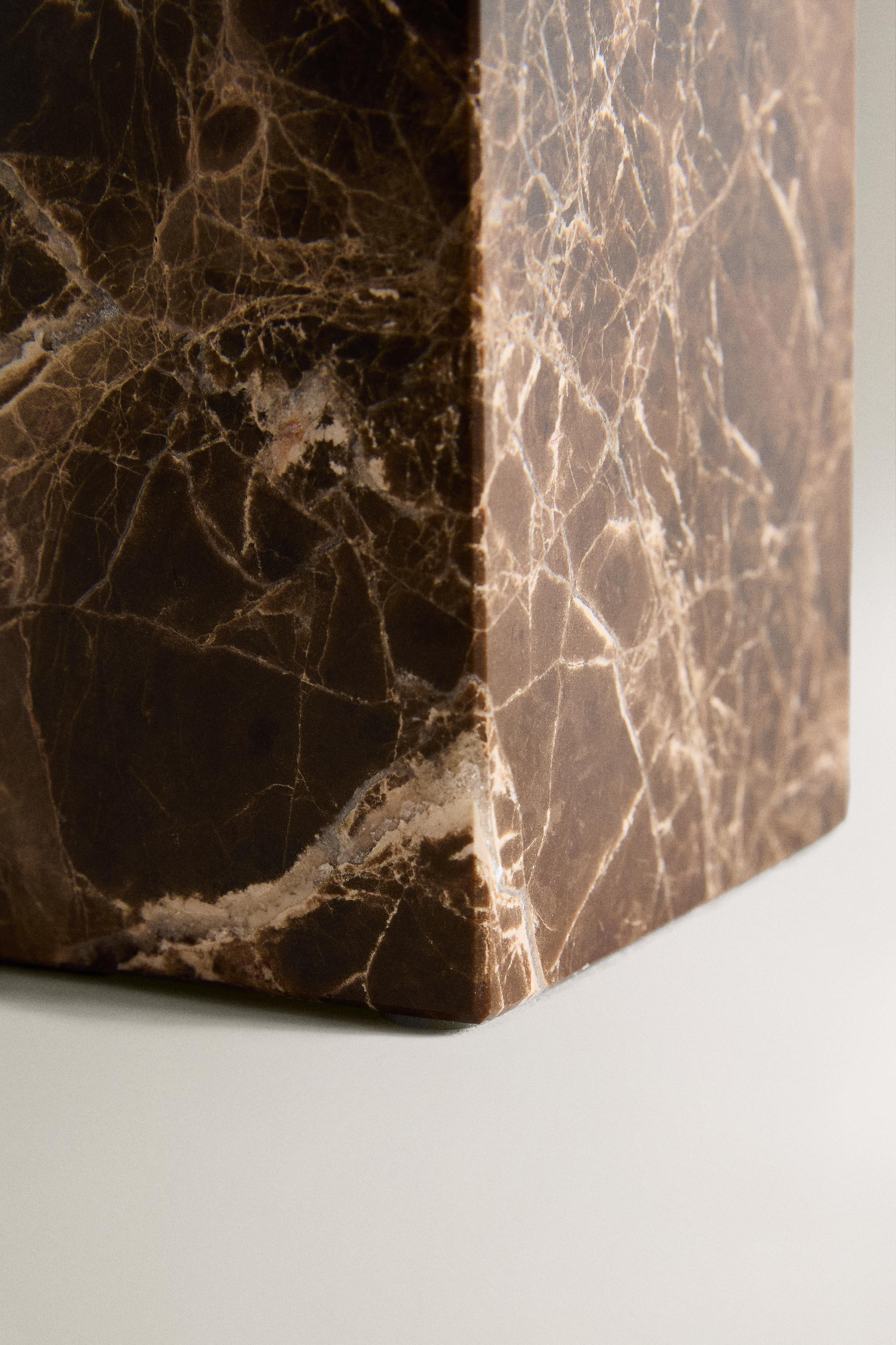 BUCHSTÜTZE AUS MARMOR | Zara DE