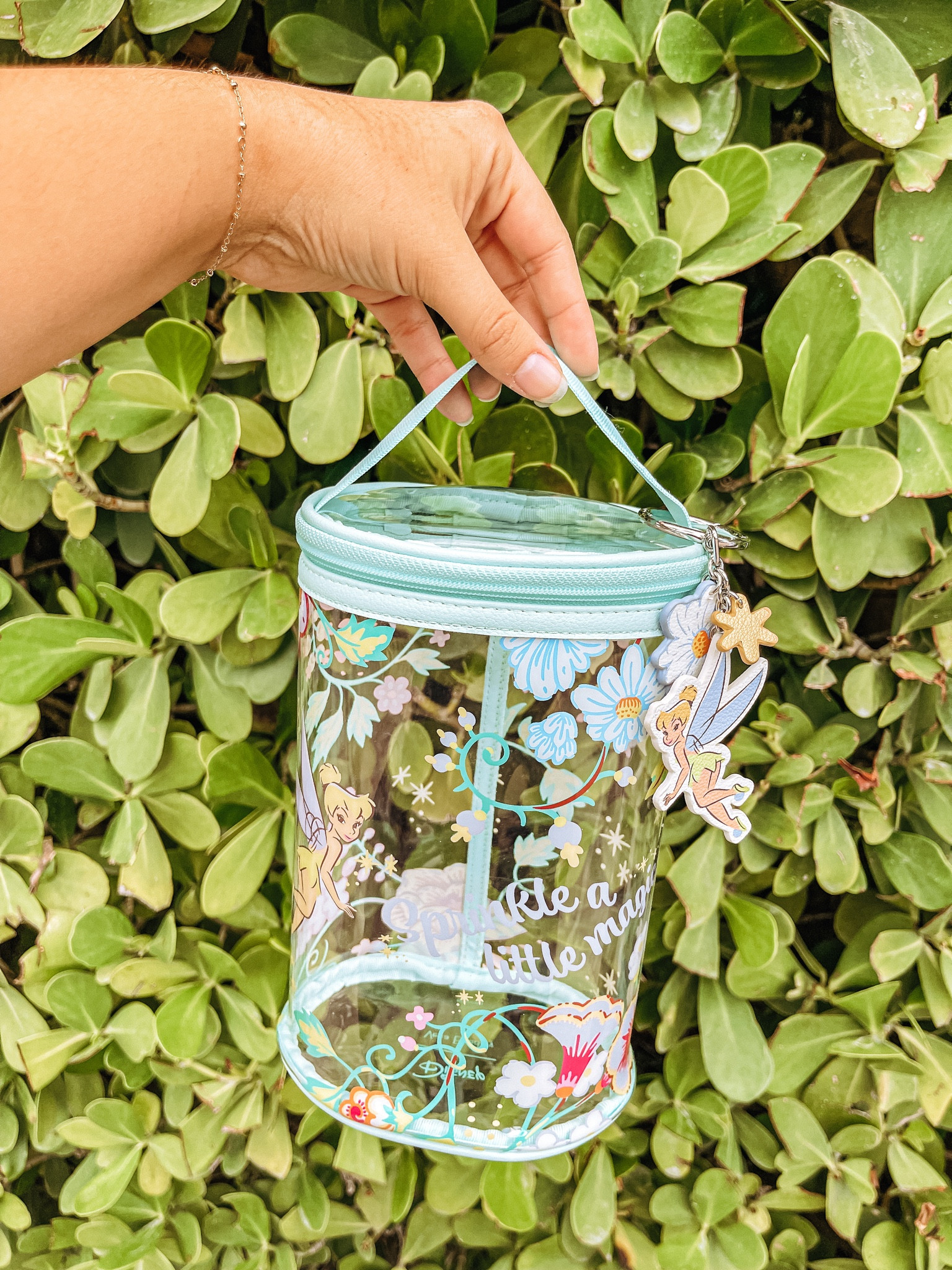 #verabradley #disneystyle #tinkerbell #peterpan #cosmeticbag #clearbag #disneyootd