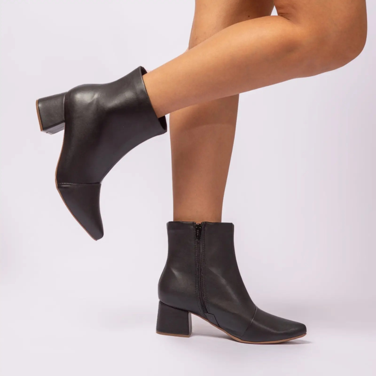 Bota Feminina Salto Bico Fino Elegante Zíper Jaqueline Costa Preta | Dafiti (BR)