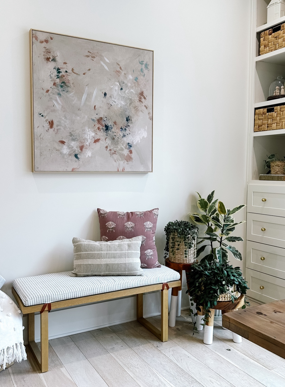 One of my favorite corners of the house l/ 

#LTKhome