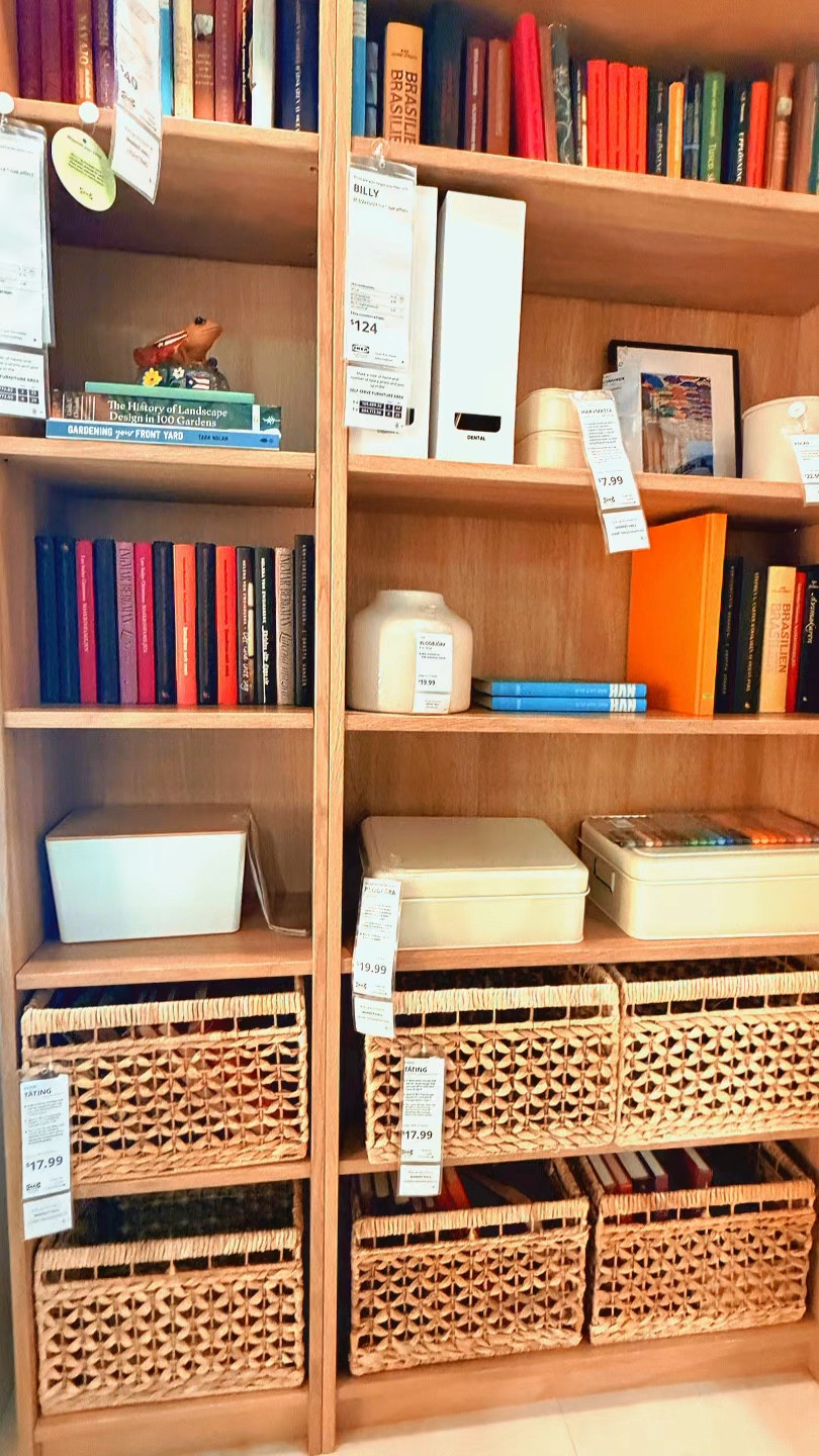📚✨ IKEA BILLY Bookcase “Shop the Look” + Accessories ✨📚

If you love that clean, styled bookshelf look, the IKEA BILLY Bookcase is the perfect affordable staple! It’s one of the easiest ways to create a built-in feel without the custom price tag.

To get that designer “shop the look” vibe, it’s all about the accessories—think neutral vases, decorative storage boxes, woven baskets, and a few stacked books to make everything look intentional and elevated.

Whether you’re styling a living room, office, or bedroom, the BILLY bookcase can be customized to fit your space and your style.

✨ I’m linking the bookcase + my favorite IKEA vases and storage boxes to recreate the look!

#IKEAFinds #BillyBookcase #BookshelfStyling #HomeDecorIdeas #IKEAHome #ShelfDecor #HomeOrganization #StorageSolutions #DecorOnABudget #ModernHomeDecor

#LTKHome