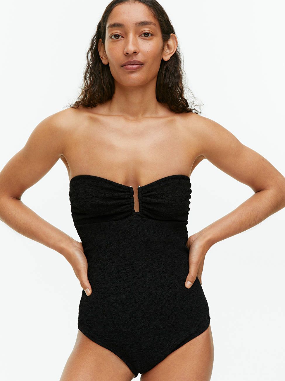 Texturierter Bandeau-Badeanzug | ARKET (DE)