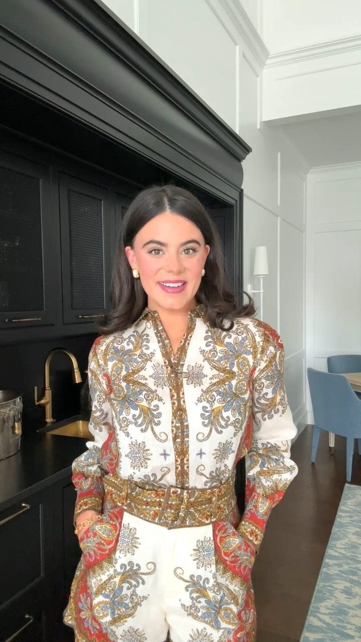 This set from Veronica Beard can be worn four different ways! It’s a great packable set for vacation and so versatile for spring and summer!