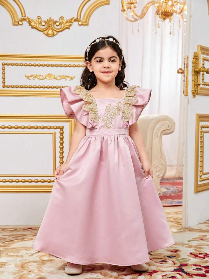 SHEIN Young Girl 1pc Casual Lace Applique Decor Layered Ruffle Sleeve Long Dress, Sibling Outfits | SHEIN