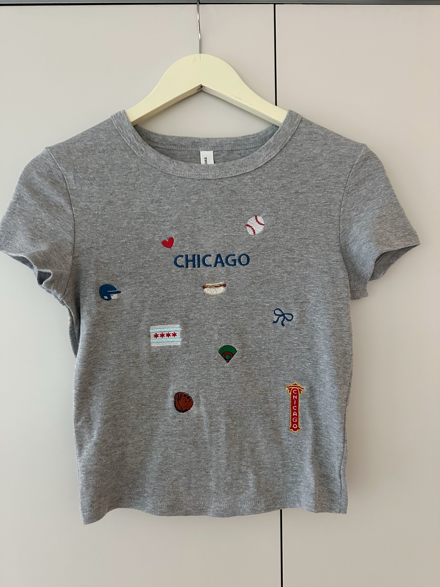 Chicago Icons Embroidered Baby Tee- so cute for any activity- pair with jean shorts for Cubs game, pair with with linen pants and hat for farmers market, pair with leggings for walks on the city




ootd style fashion, Etsy, embroidered shirt, cubs game, baseball game, baseball outfit, summer outfit, Chicago outfit, Chicago, embroidery, city tank

#LTKootd #LTKU #LTKTravel