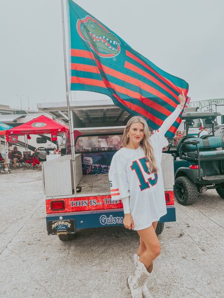 FLORIDA GEORGIA WEEKEND
reposting from last year to give y’all some inspo!! 
last minute outfit idea! 
just grab a good pair of boots and an oversized jersey and you’re good to go!! 💙🧡 

#flga #halloweekend #halloween #fall #football #gators #georgia #florida #bulldogs #dawgs

#LTKSeasonal #LTKparties #LTKshoecrush