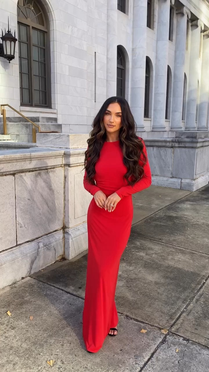 Venus has the best Holiday styles! Sharing some of my favorites ❤️ 

Red gown 
Red maxi dress
Christmas outfits 
New Year’s Eve outfit 
Sequin dress 

#LTKVideo #LTKSeasonal #LTKHoliday