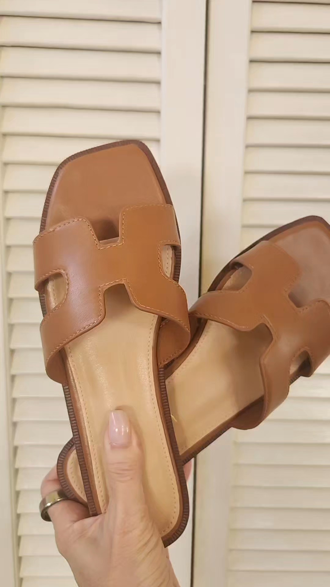 Adorable summer flatsShoes, shoe lover, summer shoes, sandals, spring g looks, spring shoes, slides, flats, affordable fashion, trending, vacation styles, goes with everything, taupe, brown, designervdupe

#LTKTravel #LTKSeasonal #LTKootd