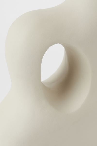 Large Paper Sculpture | H&M (US + CA)