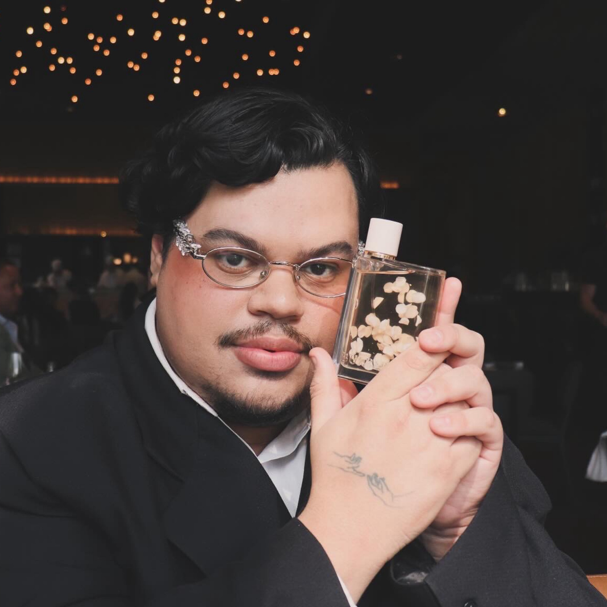 Her Petals, nova fragrância EDP de #burberry com pétalas flutuantes 