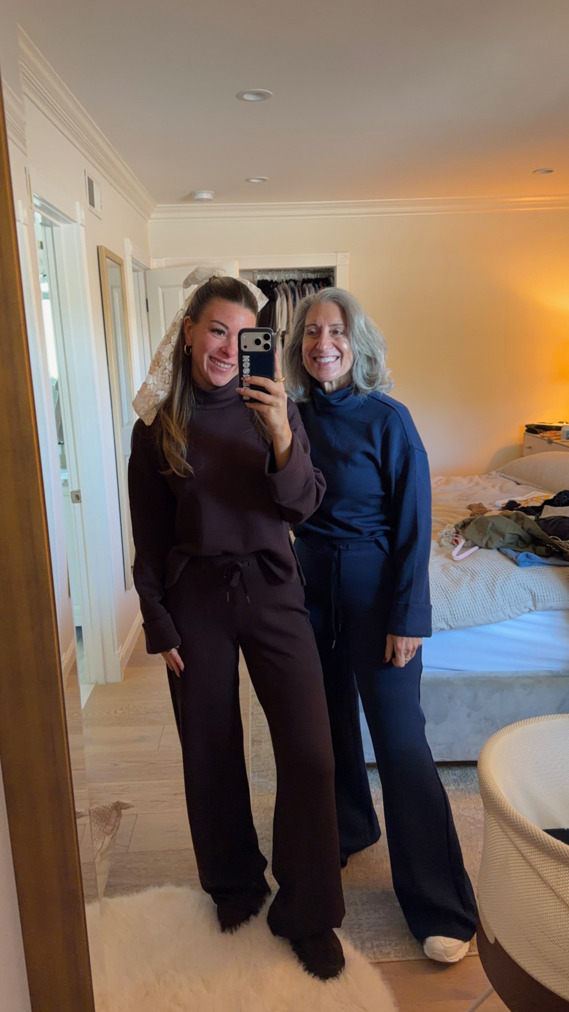 Spanks loungewear wide leg sweatpant set in brown and navy

Wearing my usual small
Moms in a medium

Loungewear
Sweatpants
Causal everyday
Travel look
Airport outfit
Winter casual
Gift guide

#LTKGiftGuide #LTKHoliday #LTKSeasonal