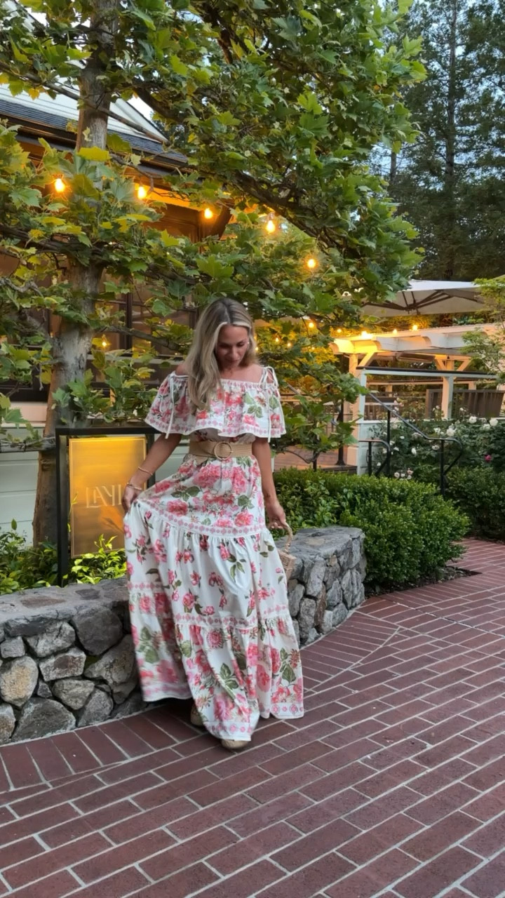 I’m obsessed with this flowy Spring dress! It’s so comfortable and perfect for dinner out! 🌸

#LTKSeasonal #LTKPetite #LTKootd
