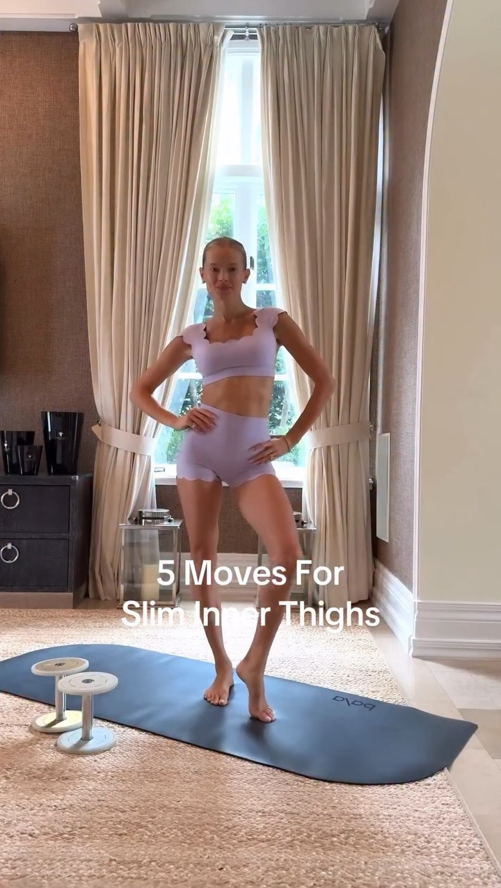 Slim Inner Thighs Workout ❤️ You’re gonna have to work for this one but trust me, these are the 5 moves if you want those jeans fitting just right 

I’m using 20 lb dumbbells and a couch pillow for the equipment 😅 (use what you have) 

Repeat the circuit 3 times (45 sec per move) with rest 20 sec between each 

#lowerbodyworkout #thighworkout #legday