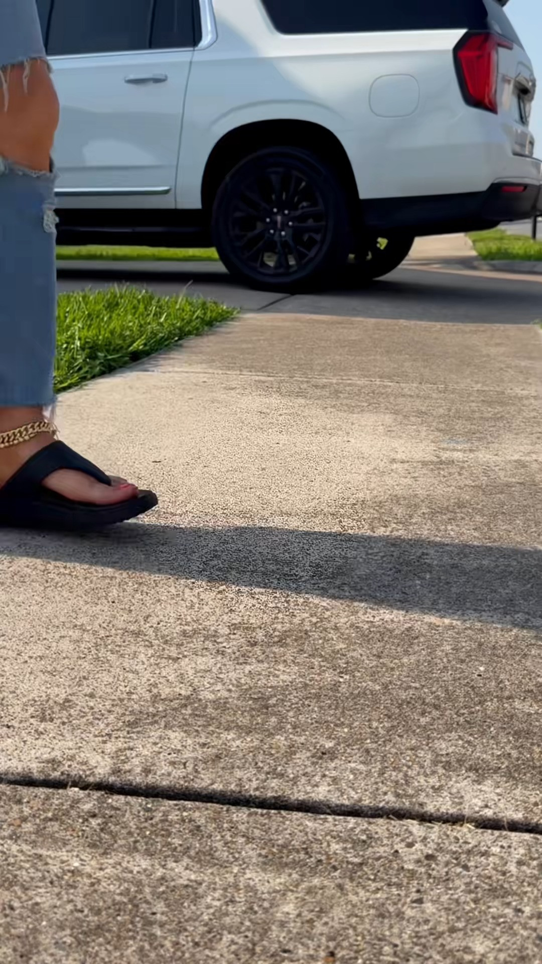 From morning to evening, stay in your comfort zone—Crocs Getaway Sandals keep you light on your feet.🖤 #crocs #crocssandals #crocsgetawaysandals #ad @Crocs  

 #LTKootd #LTKActive #LTKTravel