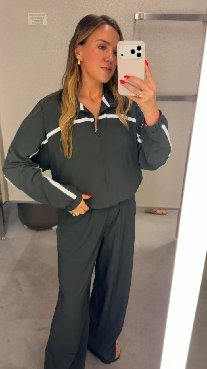 This is the perfect set to have on hand at all times! I grabbed this during the Nordstrom anniversary sale !