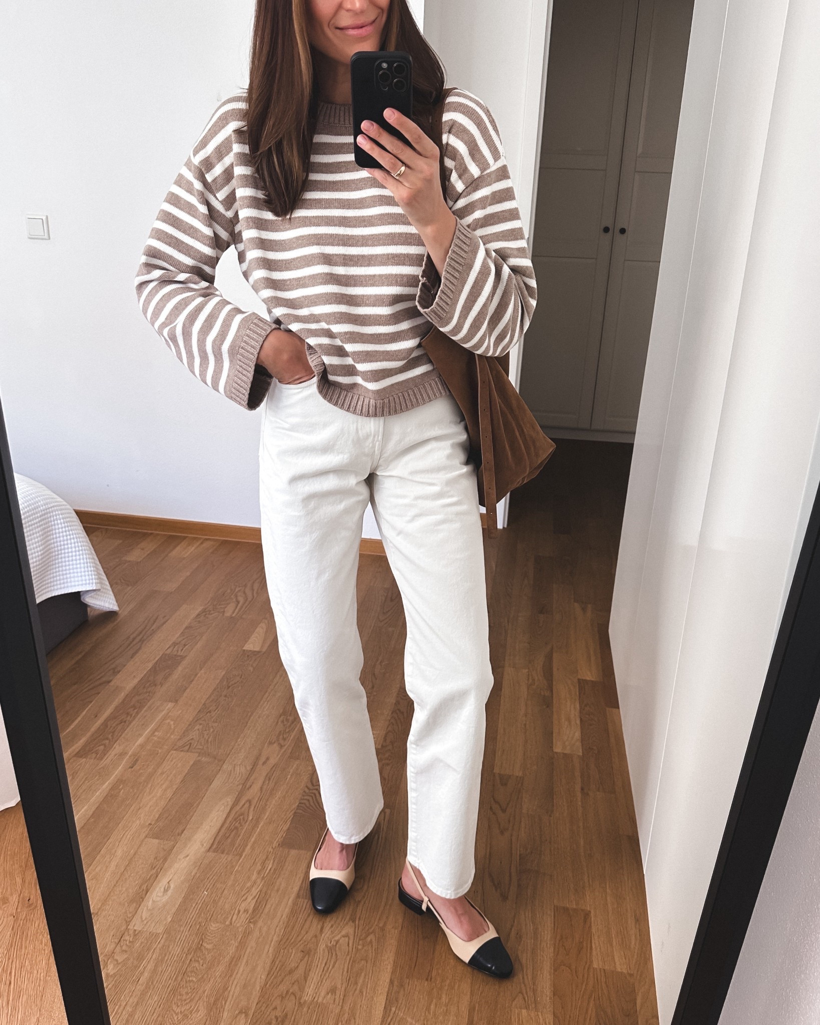 Cream and beige spring look:
- Sweater - linked below, wearing Medium - oversized fit
- Uniqpo jeans - run big, wearing size 25 (usually I’m 27 in Levi’s etc.)
