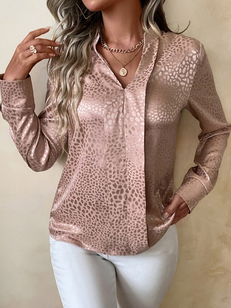 New
     
      Dalmatian Jacquard Notched Neck Blouse | SHEIN