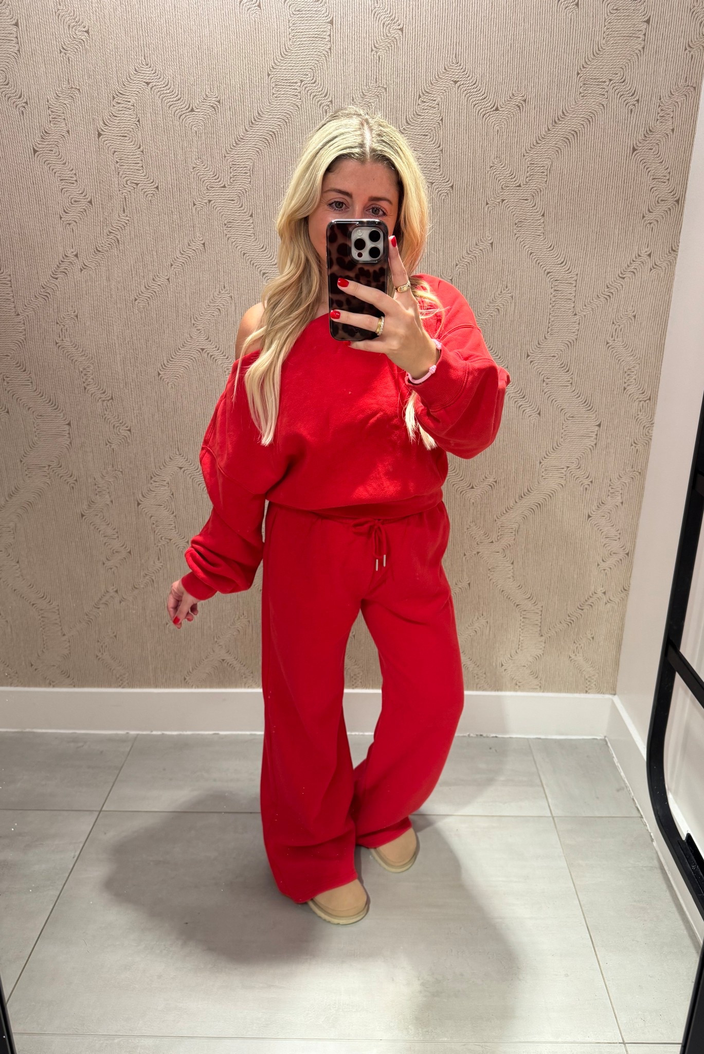 Matching set on sale
Size m
Uggs tts
Gift idea
Abercrombie outfit 

#LTKootd #LTKSaleAlert #LTKGiftGuide