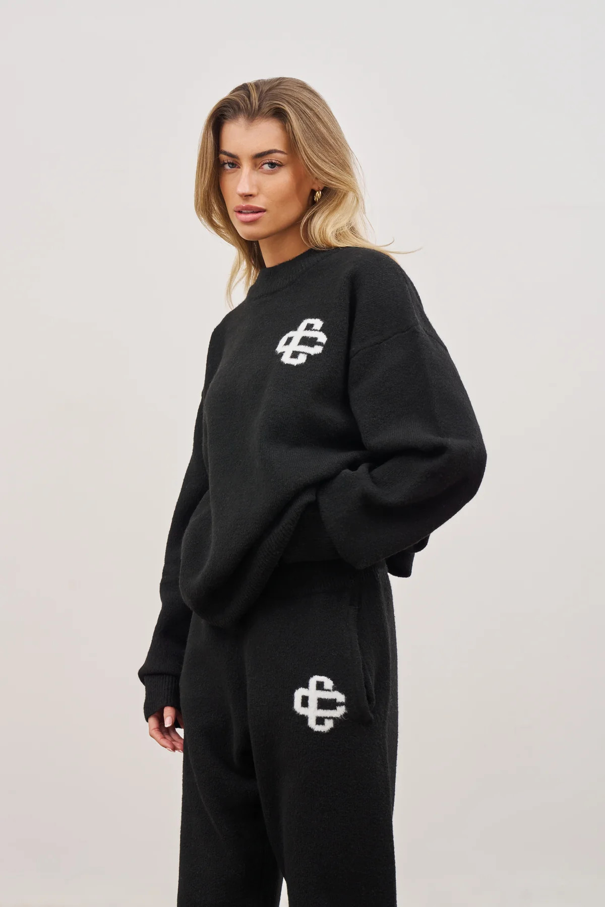 FLUFFY KNIT EMBLEM CREW - BLACK | The Couture Club