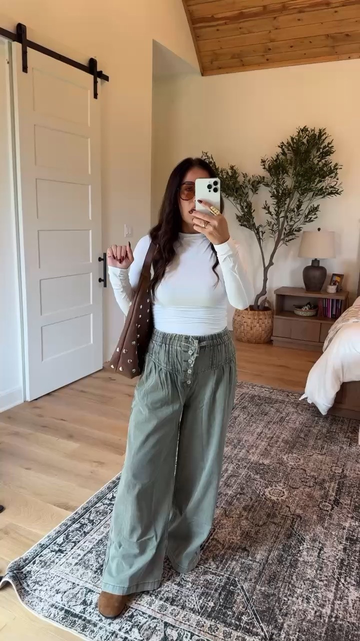 Such a fun twist on an everyday fall look! 🤍 These wide-leg pants are the star of the outfit, and I love them paired with a simple fitted top and statement bag. Comfy with just the right amount of trendy!
#WideLegPants #FallStyle #CasualChic #LTKStyle #EverydayOutfit #MomFashion #FallFashion
