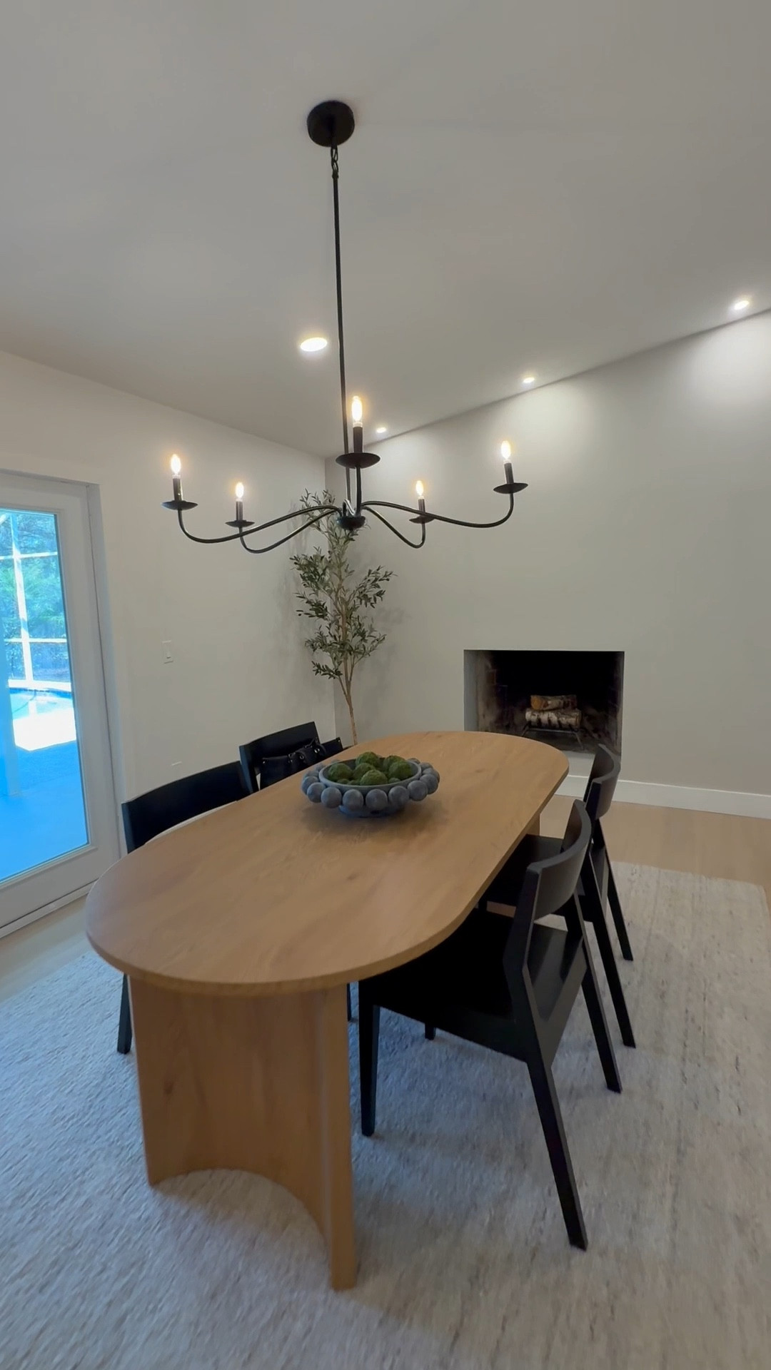 Modern Contemporary dining rooms are my fave 🫶🏼 
#diningroom #diningroominspo #homedesign #homedecor 

#LTKHome #LTKFamily #LTKFindsUnder50