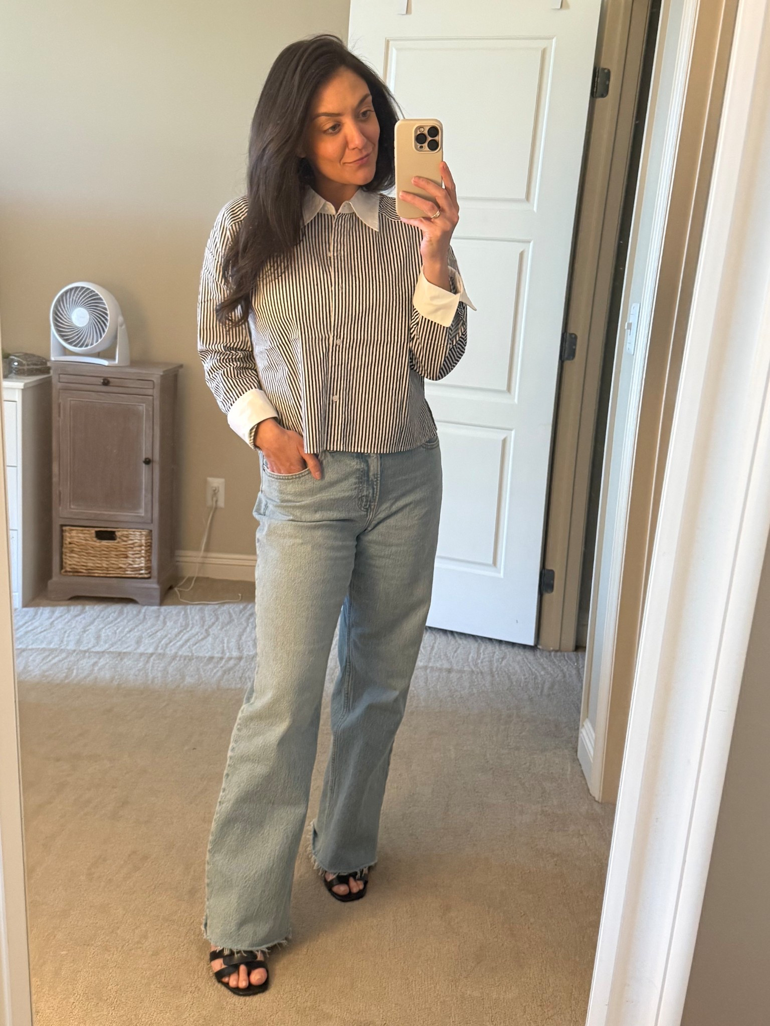 wasn’t sure a cropped button down was for me, but hit perfectly with high rise jeans. Wearing M top & 29 bottoms. 