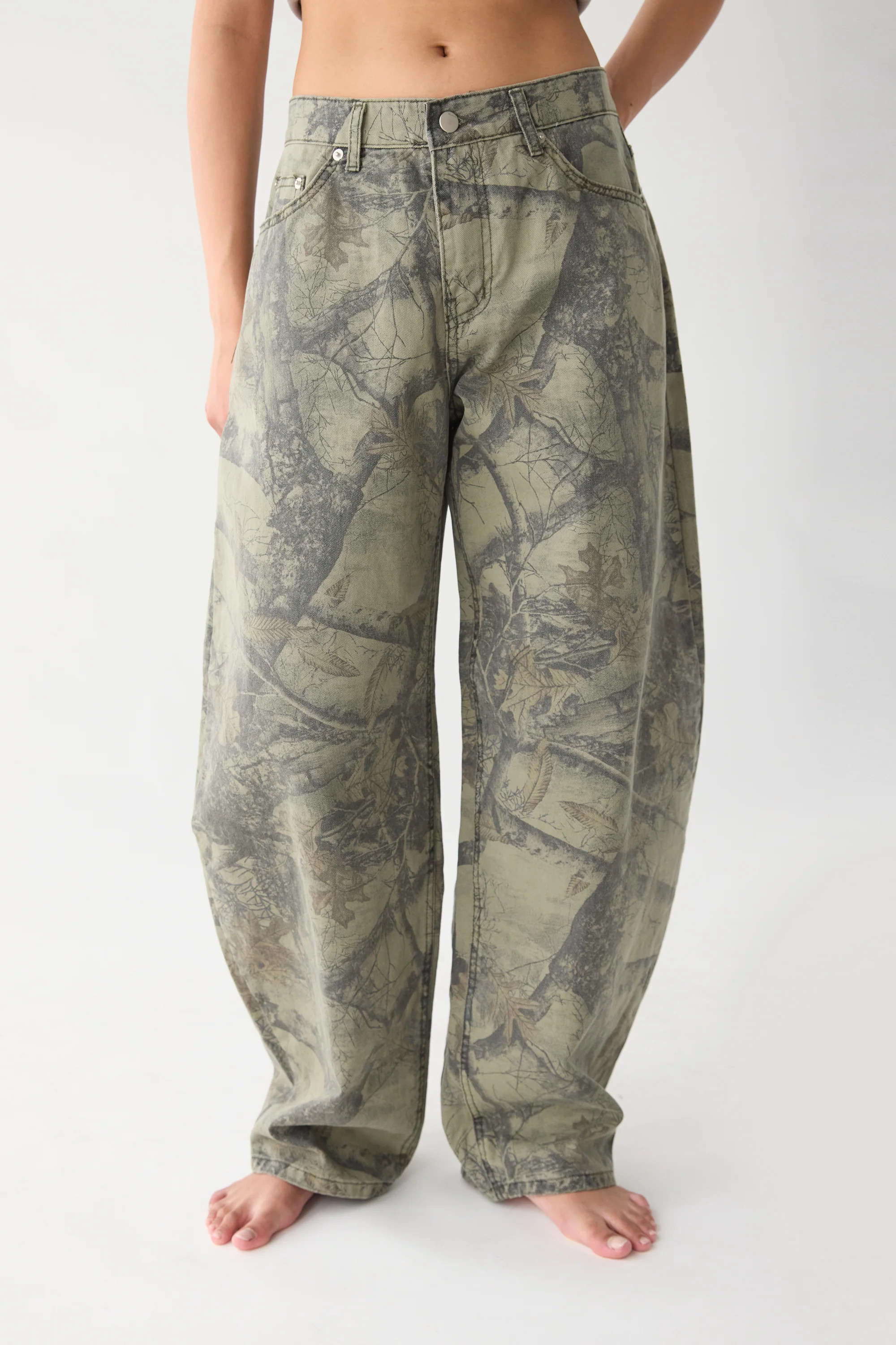 CAMO PRINT BARREL PANT Beige Print / Medium | OAK + FORT
