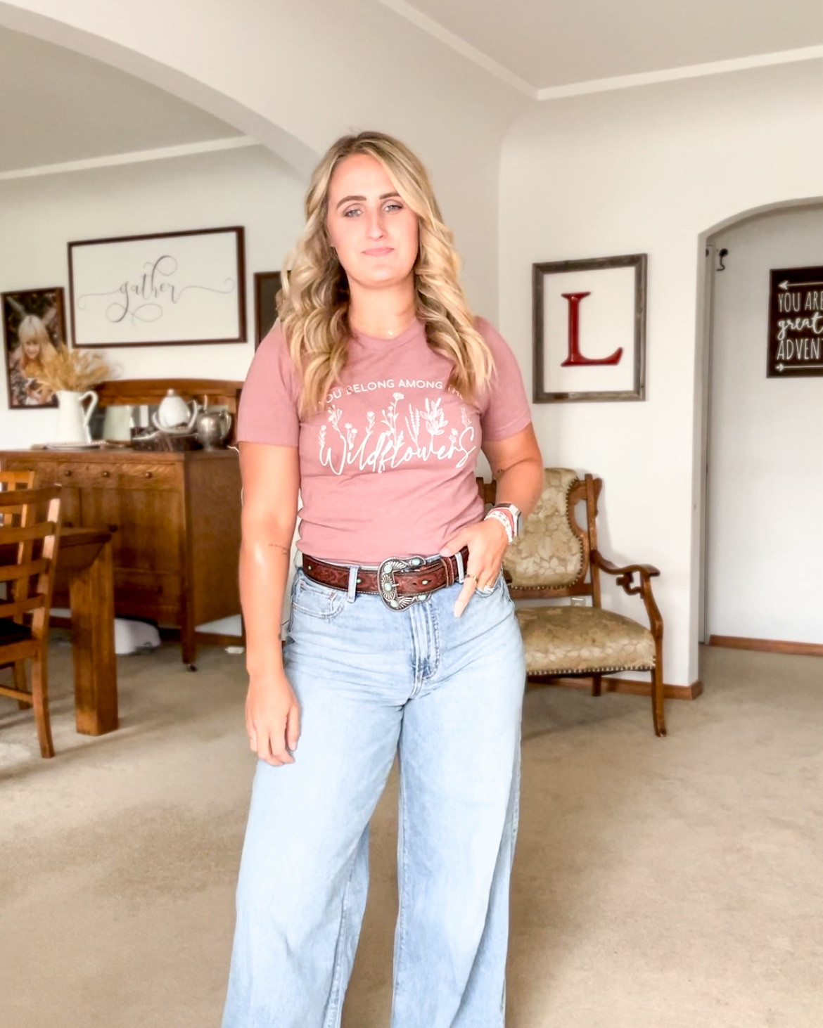 Non distressed denim for your fall wardrobe 
Wearing size 8 in the wide leg denim 
Size 10 in the mom jeans 

#LTKStyleTip #LTKMidsize #LTKSeasonal