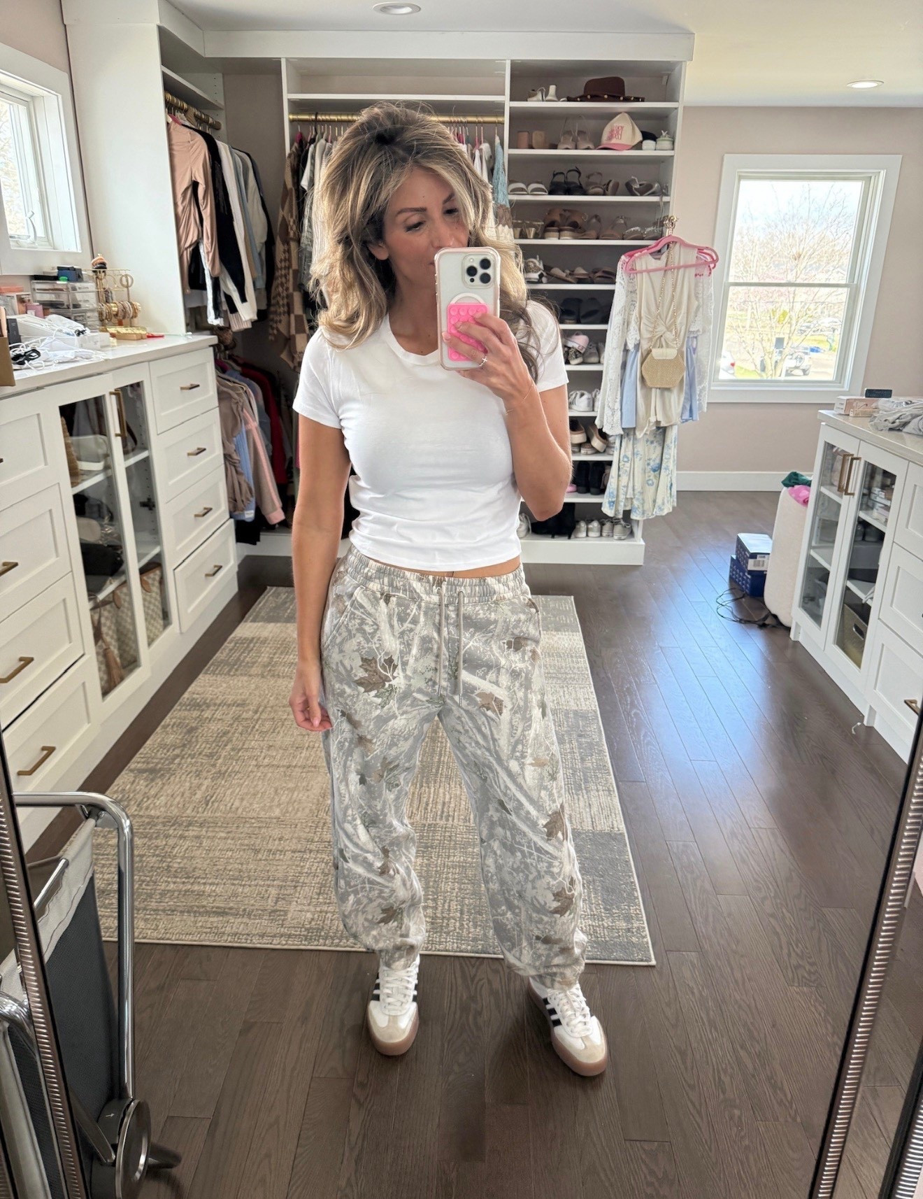 Abercrombie sweats are just so good! 

Abercrombie - sweatpants - basic tee - white tee - adidas sneakers - comfy outfit - casual outfit 

#LTKStyleTip #LTKSeasonal