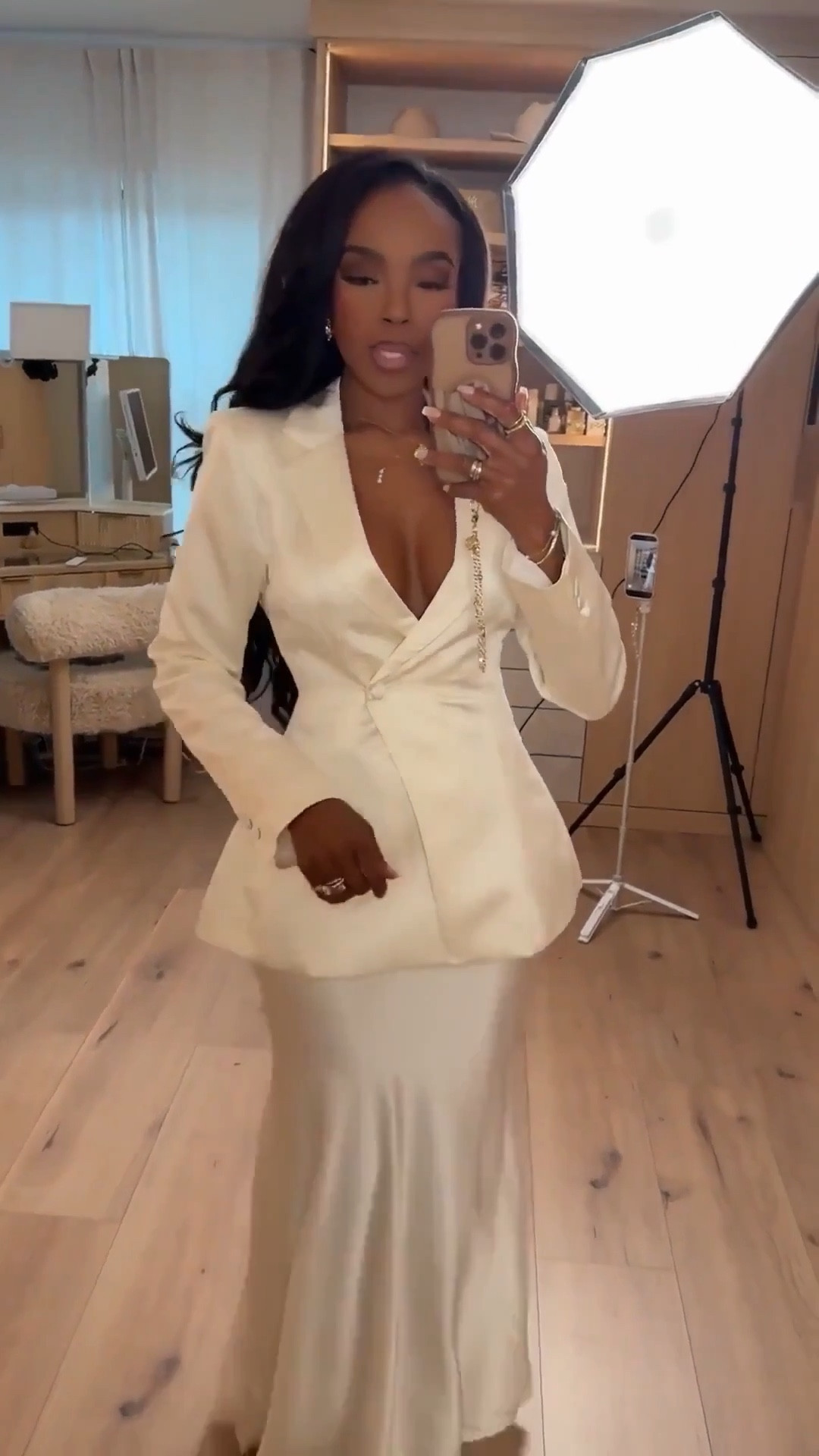 Scroll to shop! This satin full white look will stop them dead in their tracks. Beautiful satin set perfect for date nights, weddings and events or parties ✨

