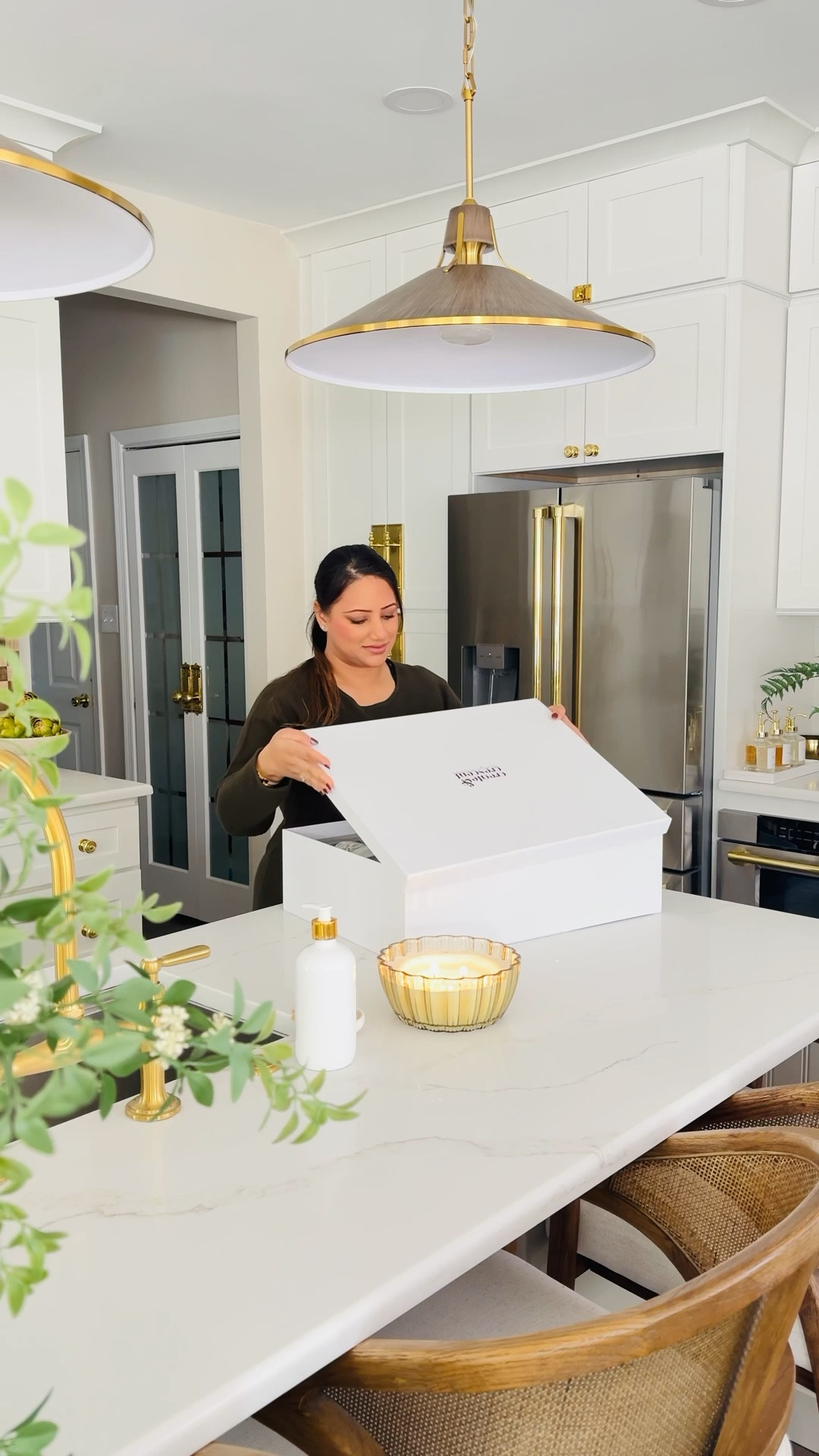 Olives, heritage, and the spirit of Ramadan 🌿🤍 This stunning tea set from Create & Crescent brings culture to the table in the most beautiful way. Made for slow evenings, warm conversations, and intentional moments.