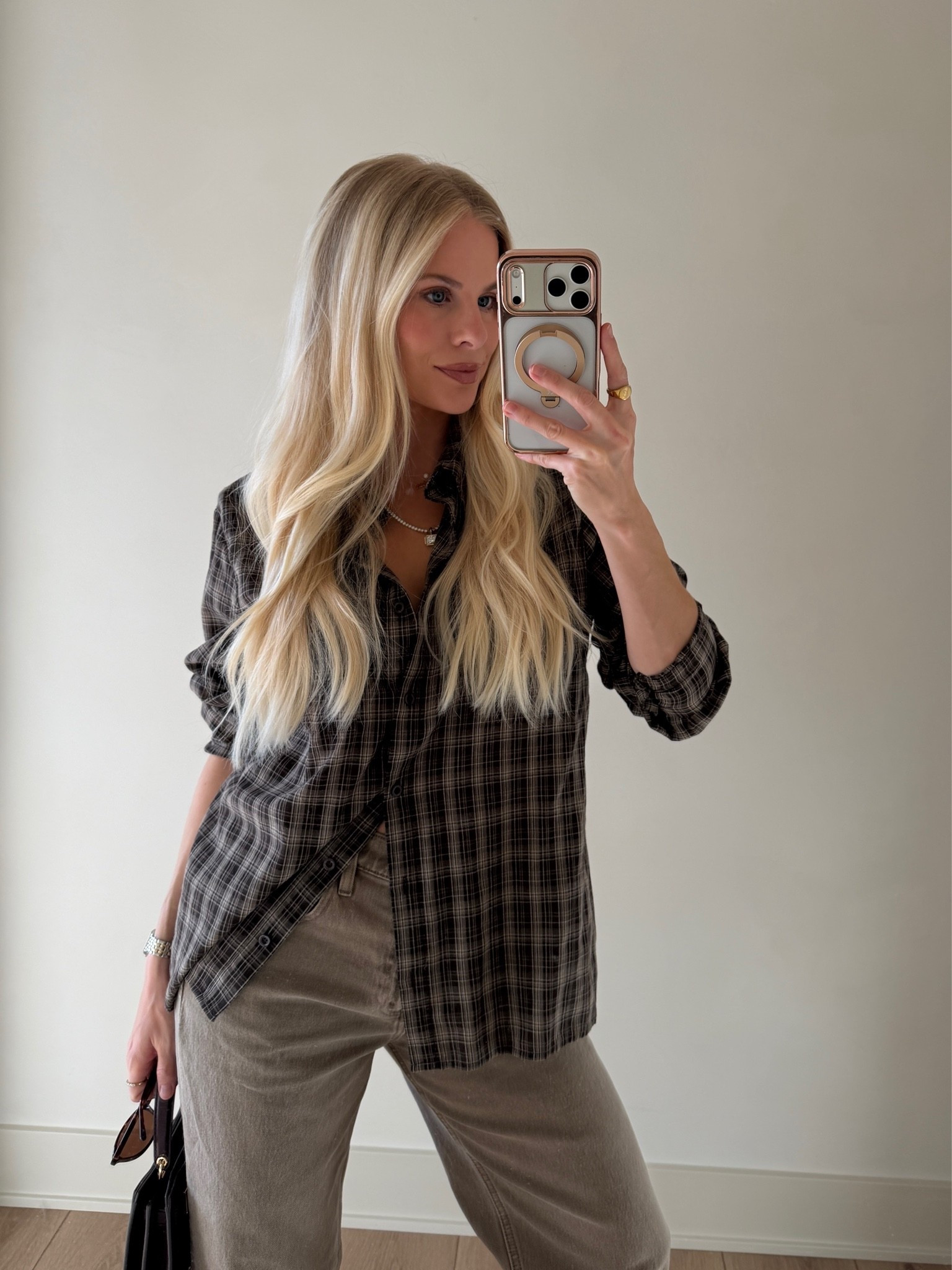 SIZE: med in top (I cut the shoulder pads out), 28 reg in jeans, shoes run tts (linked similar)! #kathleenpost

Fall outfit inspo, fall fashion, fall transition look