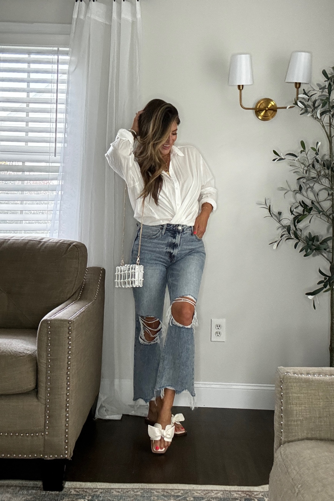 Cute elevated casual spring outfit. Wearing 7.5 in sandals. Fit pretty TTS! Use code LAURENHBLOOM20 to get 20% OFF bag AND jeans (recently restocked!) and wearing TTS 28 @magnolia! Xx

#LTKFindsUnder50 #LTKItBag #LTKStyleTip