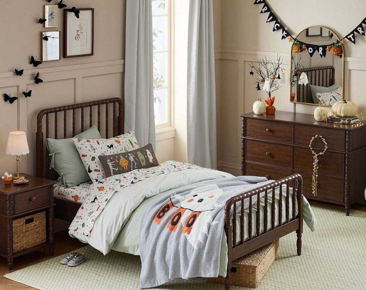 Decorate your kids’ rooms with the cutest, softest, spookiest Halloween Decor from Pottery Barn Kids 

#LTKKids #LTKSeasonal #LTKautumn