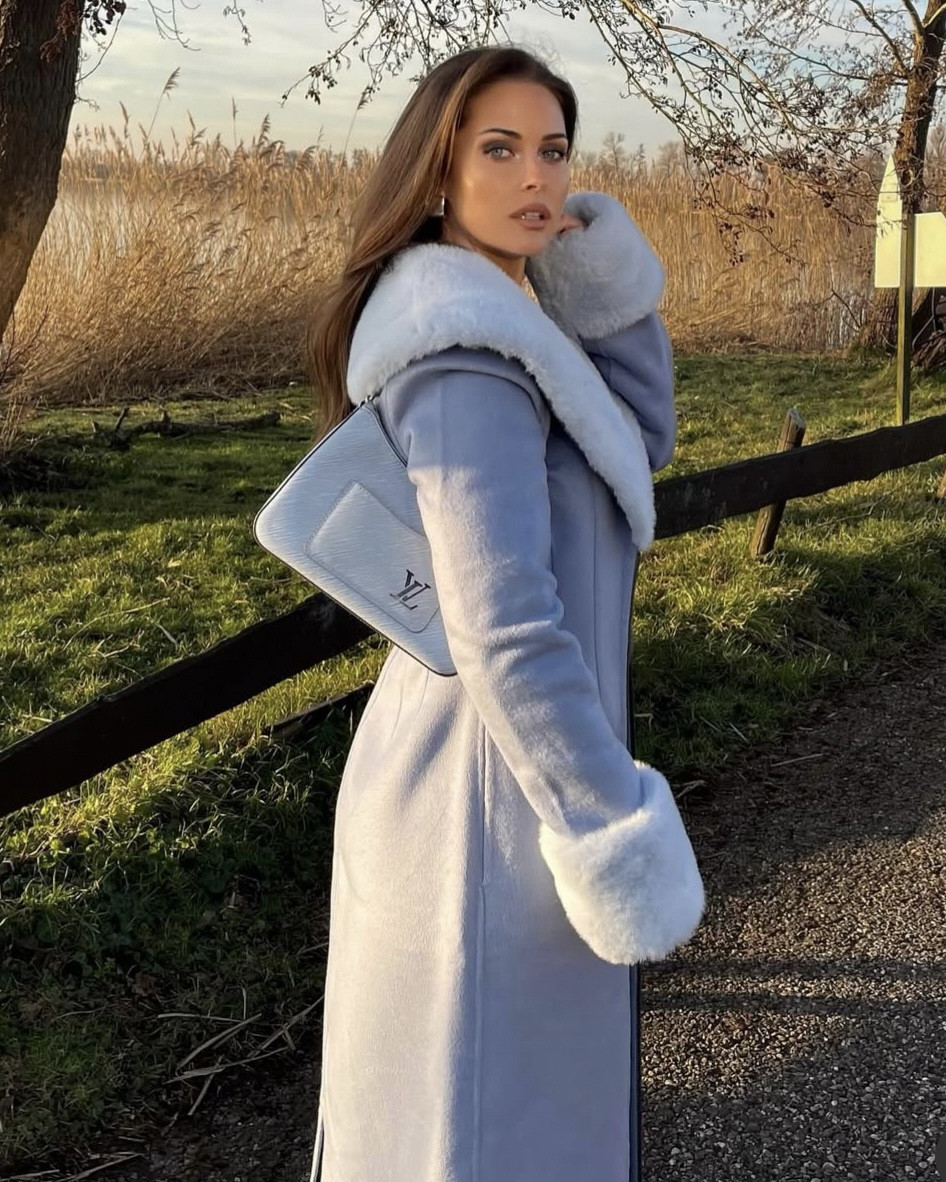 The bag is called Marelle, its sold out in blue at LV but you can still find it at Vestiaire or similar websites. Belt is the Kelly Belt from Hèrmes the shade is called ‘Bleu Glacier” 

*these are commission links 

#LTKbag #LTKeurope #LTKstyletip