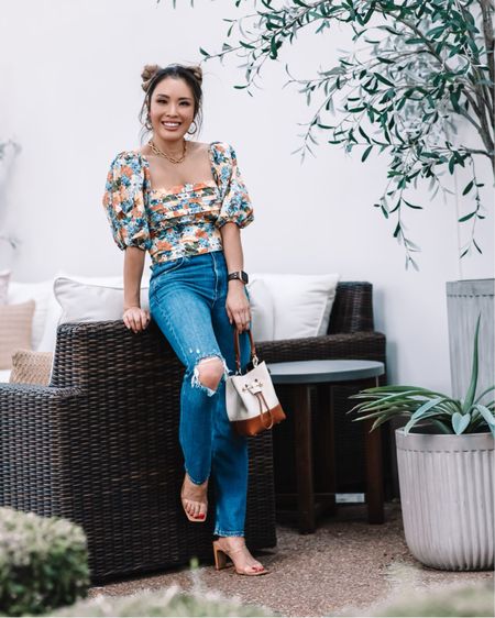 Abercrombie puff sleeve blouse - XS / TTS 
Abercrombie straight jeans - 24 short / TTS
Amazon clear sandals - 6 / size up 
Strathberry Lana Osette bucket bag 

#LTKSale #LTKunder100 #LTKsalealert