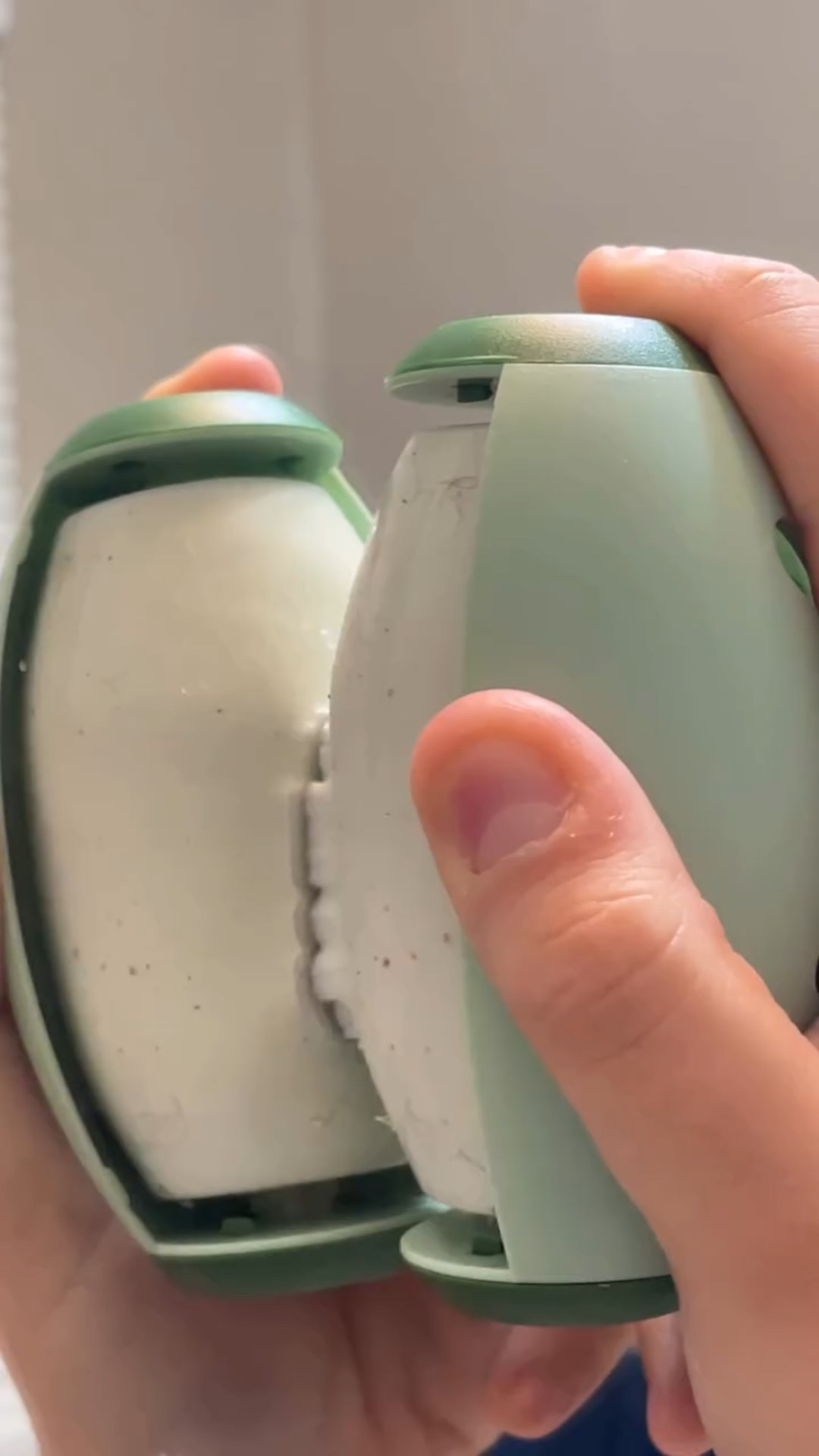 Quitador de pelos infinito lo sabias 😃

No todos saben que esto existia esto es una combinación de comodidad y economia no mas compra de rodillos con pegamento 🫶🏻🥹

Si lo quieres comenta link o ve a la bio de mi perfil 

Link directo :https://liketk.it/5nEUx

#quitadordepelos #pelos #hack #amazonfind