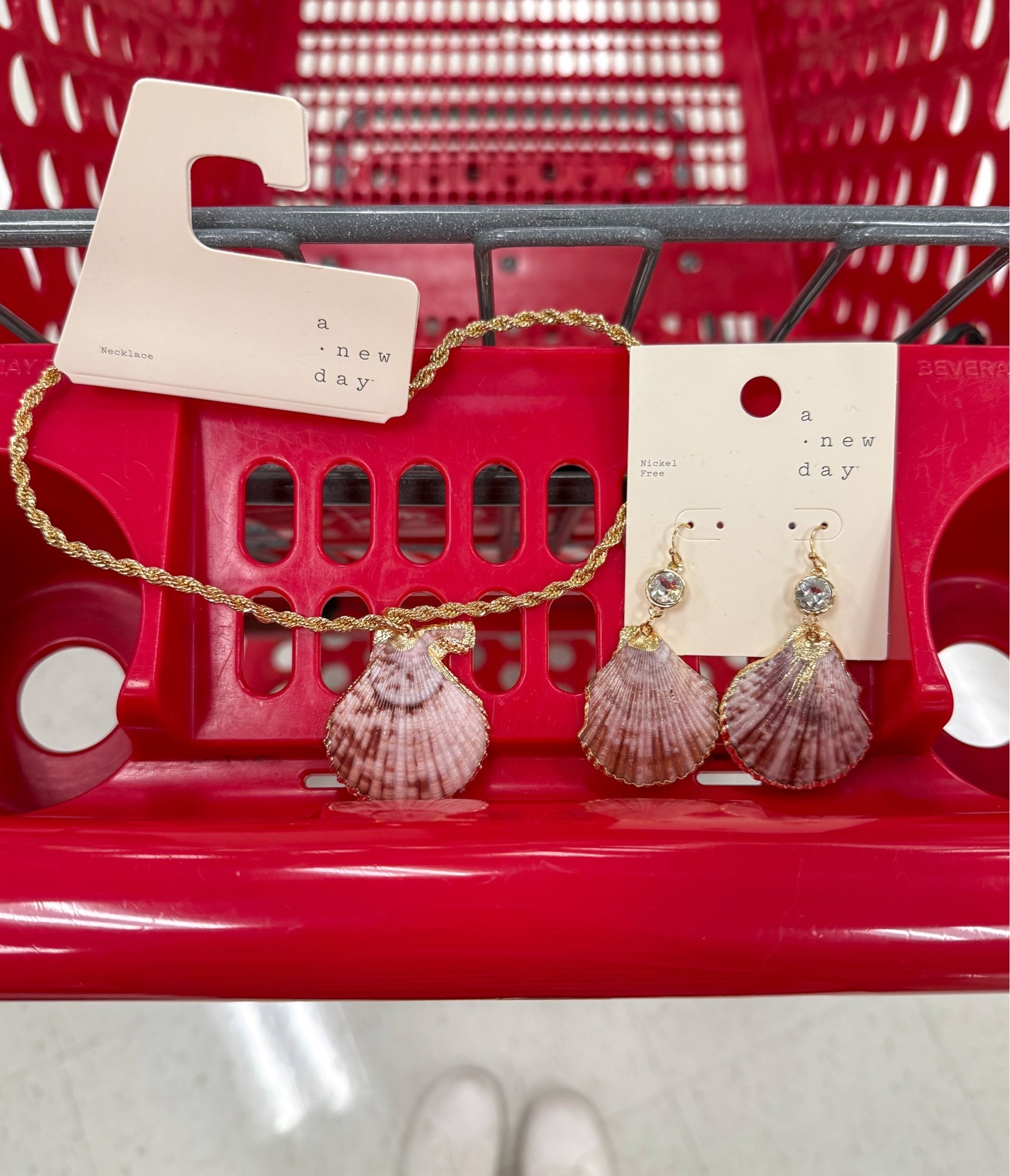 Cute coastal jewelry 🐚

@Target

#LTKdayinmylife #LTKgrwm #LTKSeasonal