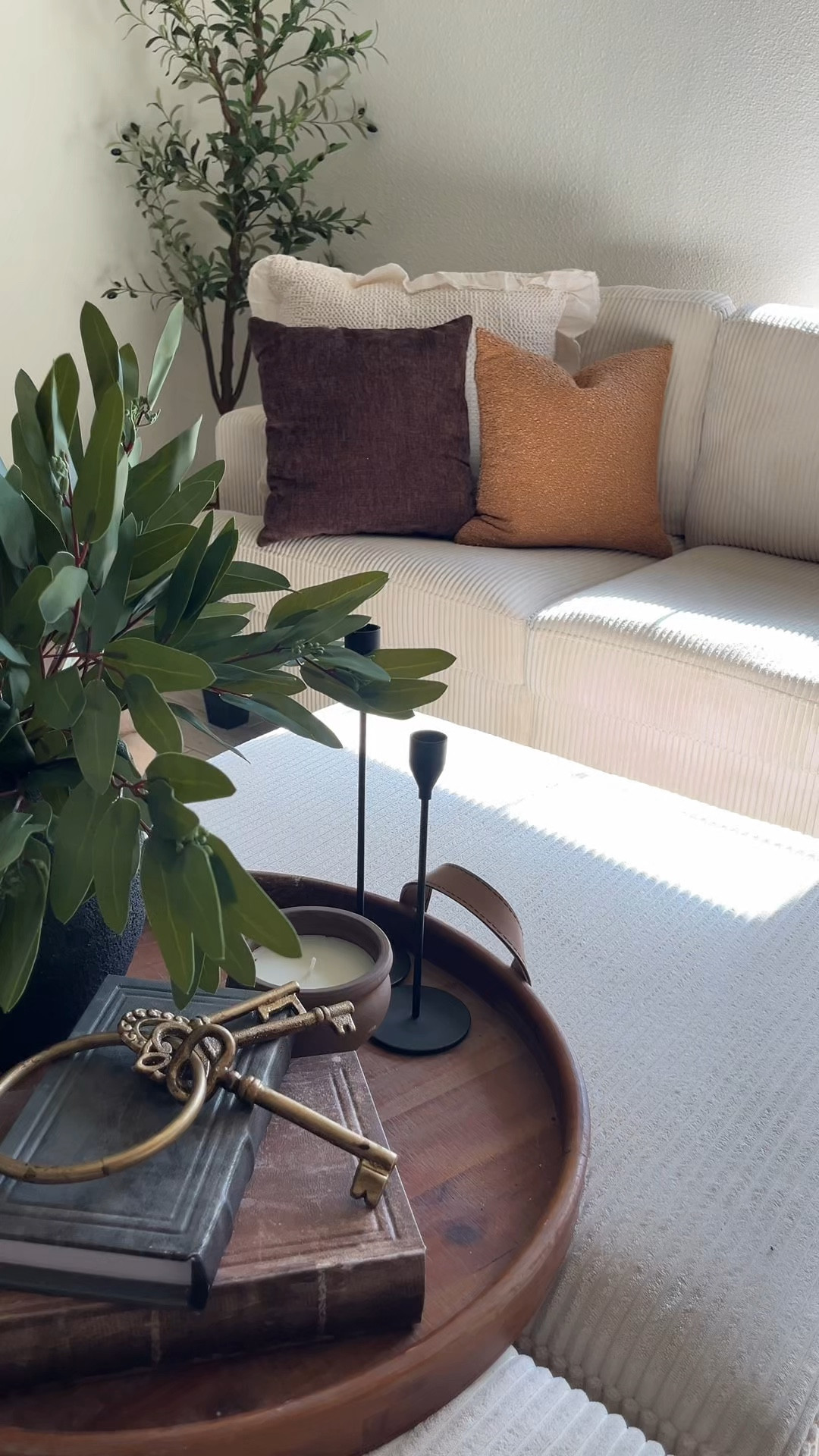 ✨Rellenos de plumas sintéticas para cojínes! 
✨Vienen en set de 2🤩
Las mías son de 20x20
Te recomiendo comprar el forro una talla más chica ( en este caso sería de 18x18)
✨They come in a set of 2🤩
Mine are 20x20
I recommend buying the pillow cases one size smaller (in this case it would be 18x18)


#LTKFindsUnder50 #LTKHome #LTKWatchNow