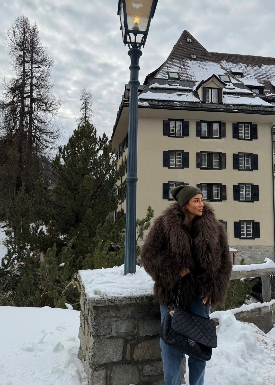 Cosy mountain lunch fit ❄️

#LTKSeasonal #LTKHoliday #LTKgrwm