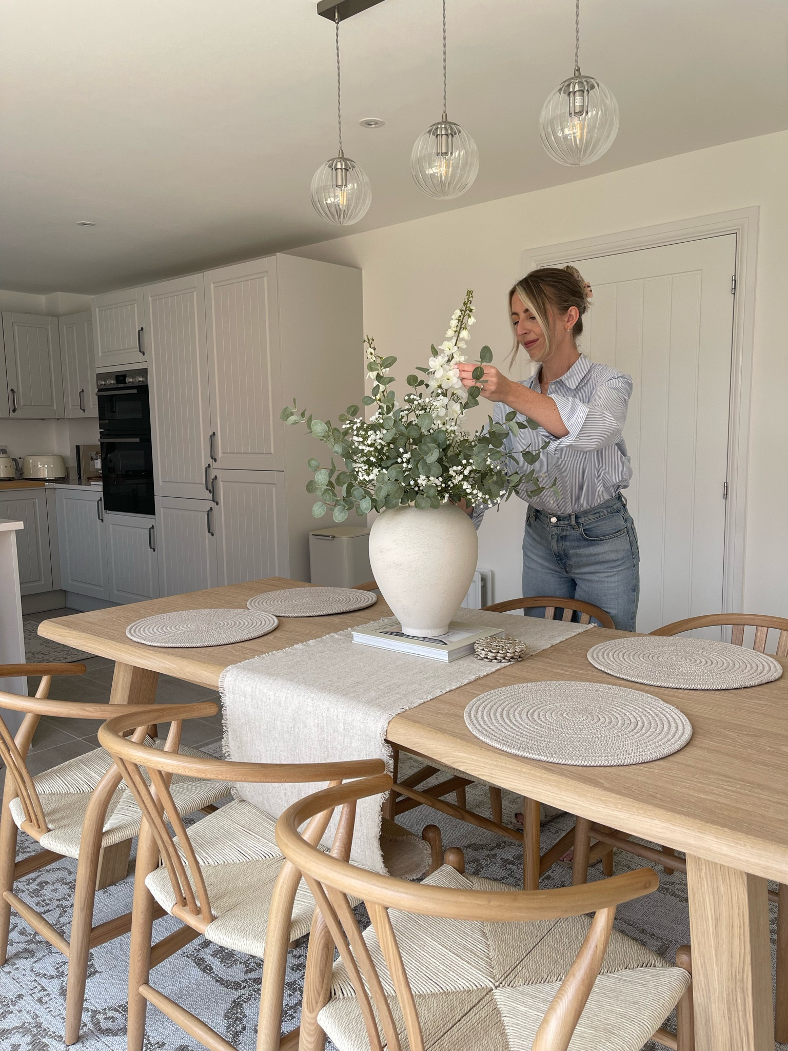 Styling my faux bouquet 🌿🤍

Home interiors, vase, table runner, faux flowers, baby’s breath, eucalyptus, home decor, wishbone chairs, dining table 

#LTKSeasonal #LTKhome #LTKstyletip