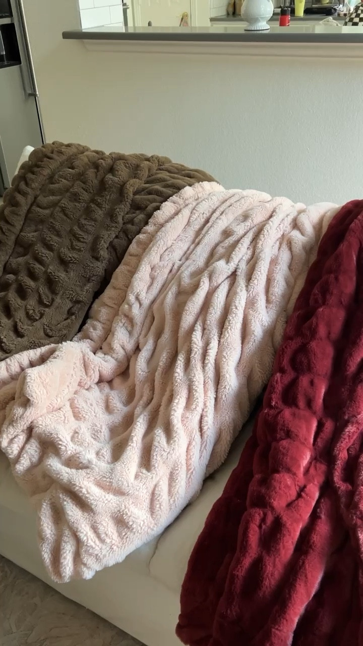 MAJOR SALE ALERT! Take 50% off your order AND receive a $50 gift card from Lola Blankets with code AUDREY50

home decor, mom gift guide, Christmas gift ideas, gift ideas, living room decor, throw blanket 

#LTKSaleAlert #LTKSeasonal #LTKHome