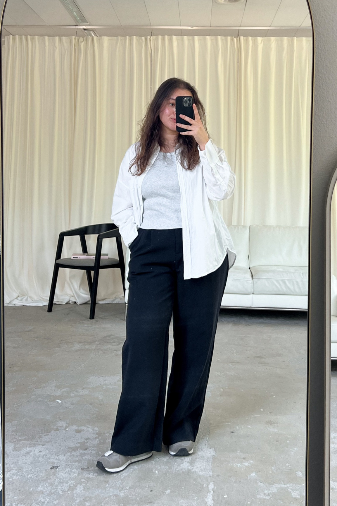 Minimal style inspo. Mid size minimal style inspo. Petite size style inspo. Summer outfit ideas. Petite style. Petite fashion. Mid size fashion. Mid size style. Minimal outfits. Minimal work outfit. Casual chic outfit. Transitional outfit. Spring outfit inspo. Transitional outfit inspo. 

#LTKnederlands #LTKeurope #LTKmidsize