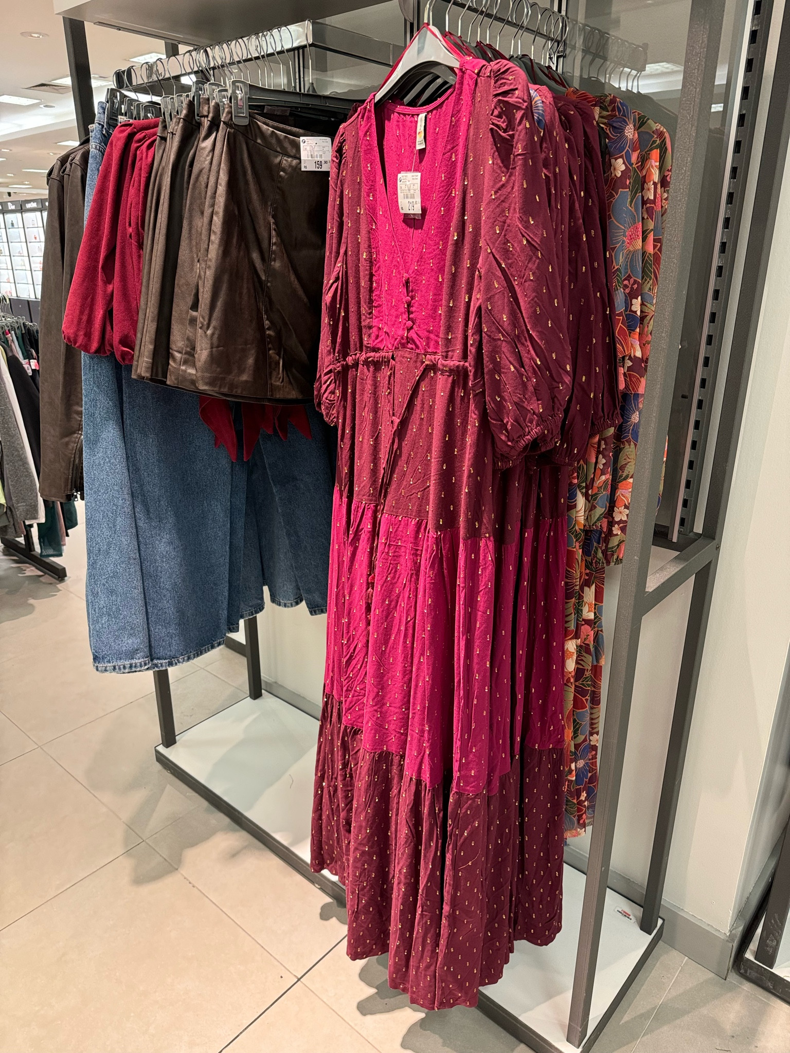 Opção de vestido longo para o inverno. 


#LTKbrasil #LTKwinter