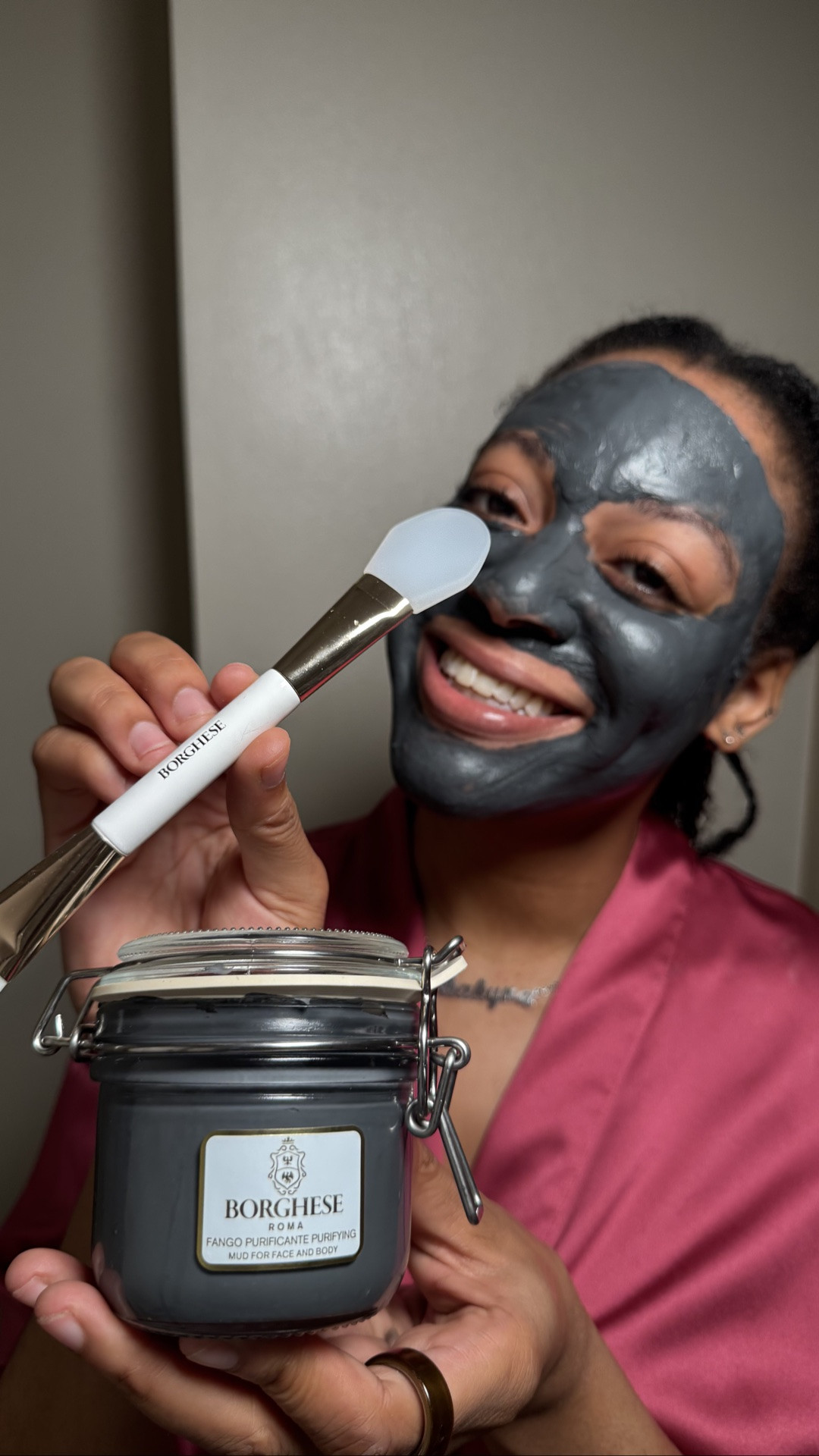 My 5-minute skin reset feels like an at home spa experience😍🧖🏽‍♀️✨
The new @Borghese  Fango Purificante Mud Mask helps purify skin by reducing excess oil & impurities while keeping skin balanced, calm, and comfortable. Love that it leaves my skin feeling refreshed & hydrated
#borghesebeauty #mudauthority #skincare #borghese
#SelfCare #skincareroutine

#LTKBeauty #LTKselfcare #LTKootd