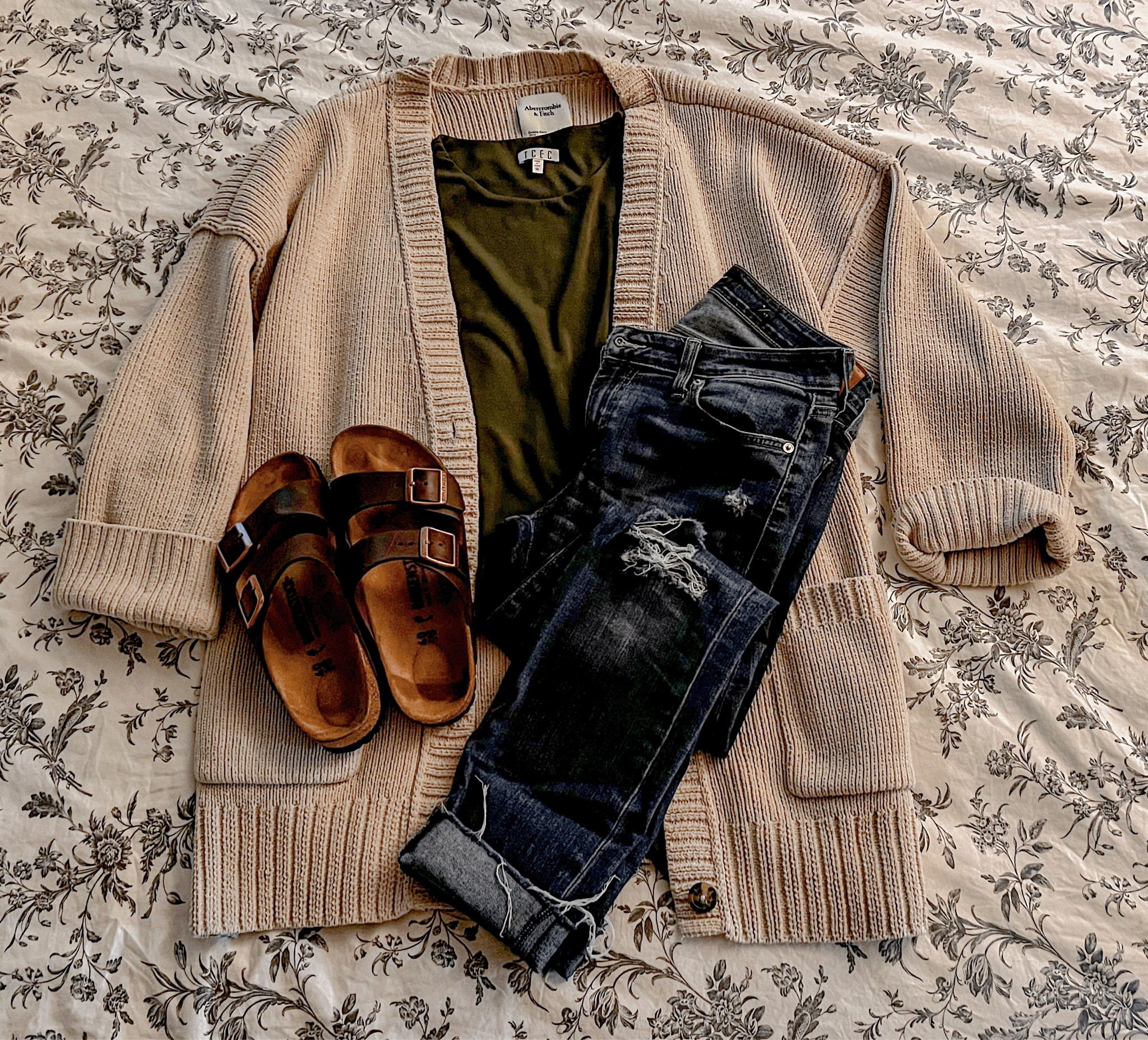 Casual Fridays bring on a whole new meaning with this outfit 😍wear out to run errands or grab a quick bite with girls. This casual fall outfit is a must!

#LTKSeasonal #LTKmidsize #LTKstyletip