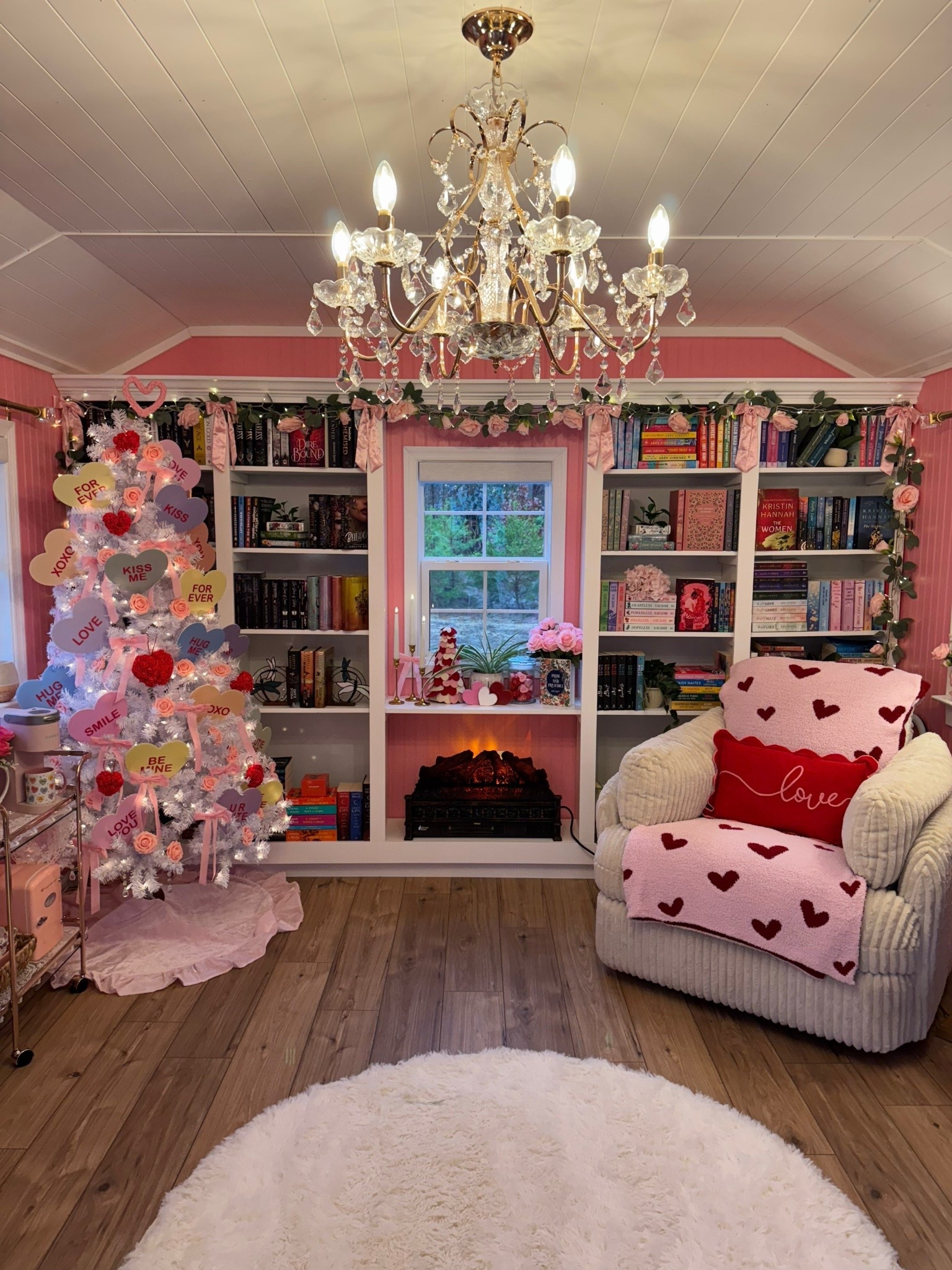 Valentine’s Day in the library shed💗📖
✨decor details linked here✨
💗more shed finds are on my Amazon storefront! 

#LTKHome