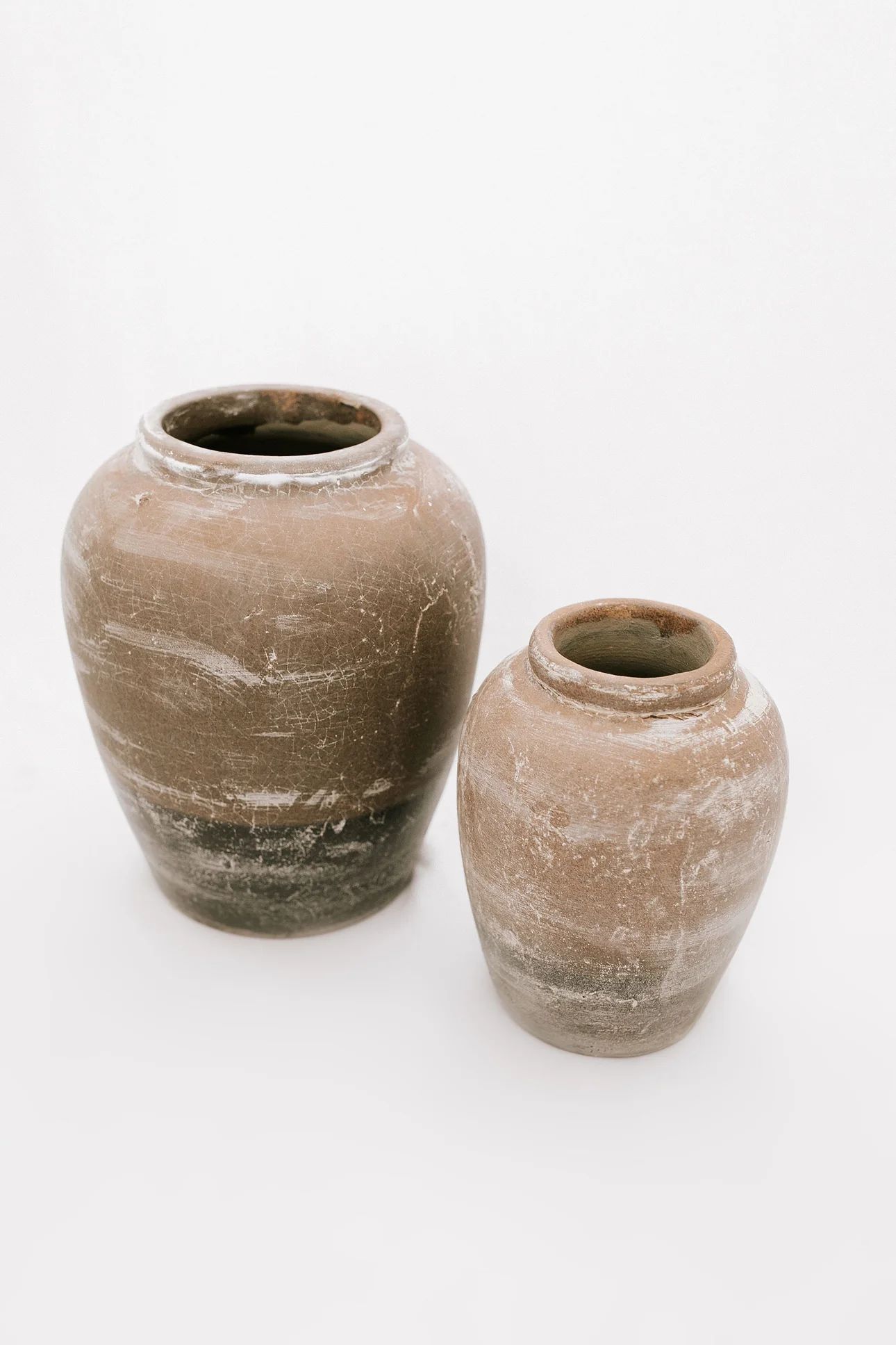 Tobi Ceramic Urn - 2 Sizes | THELIFESTYLEDCO